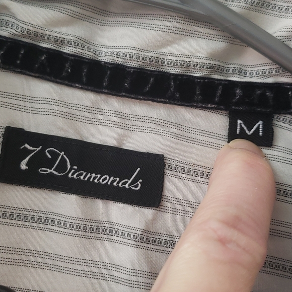 7 Diamonds top - Picture 2 of 7